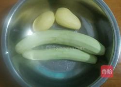 彩椒土豆烩茄子的做法图解2