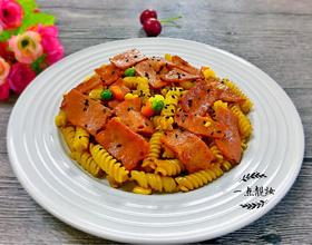 培根炒螺旋意面[图]
