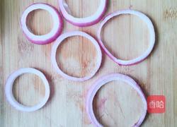 洋葱圈煎蛋的做法图解3