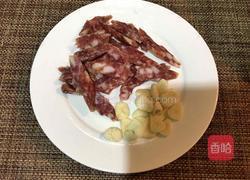 荷兰豆炒腊肠的做法图解3