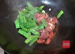 荷兰豆炒腊肠的做法图解5