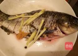 干烧鲫鱼的做法图解1