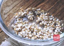 滋阴抗老 紫薯银耳粥的做法图解1