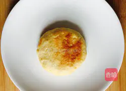 Illustration of how to make stir-fried steamed buns with bacon 1