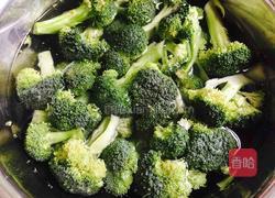 蒜蓉西蓝花的做法图解1