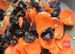 胡萝卜木耳炒肉的做法图解7