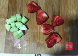 草莓酸奶的做法图解1