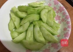 黄瓜炒白米虾的做法图解1