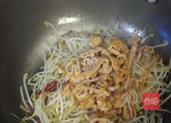 猪肠炒豆芽的做法图解4