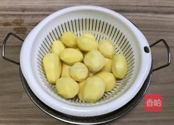 酸梅烧小土豆的做法图解3