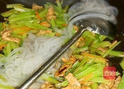 芹菜猪肉炖粉条的做法图解12