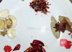 香辣鸭脑壳的做法图解1