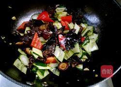 木耳香菇炒黄瓜的做法图解11