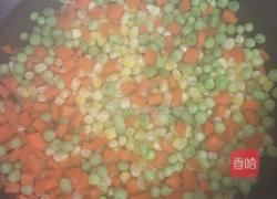 玉米胡萝卜豌豆粒的做法图解1