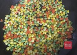 玉米胡萝卜豌豆粒的做法图解3