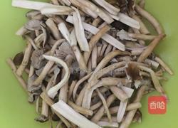 瘦肉炒茶树菇的做法图解3