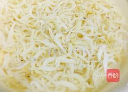 银鱼炒韭苗的做法图解1