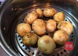 酱香小土豆的做法图解1