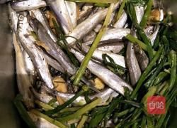 香煎多春鱼的做法图解1
