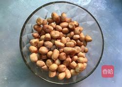 猪尾花生汤的做法图解2