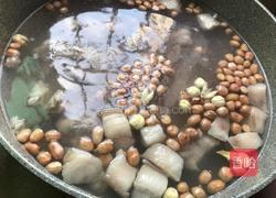 猪尾花生汤的做法图解6