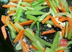 西芹炒腰果的做法图解8