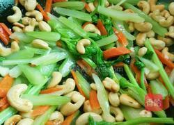 西芹炒腰果的做法图解9