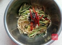 黄瓜拌腐皮的做法图解3