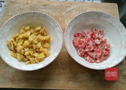 萝卜干炒腊肠的做法图解3