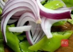 猪肚炒青椒的做法图解2