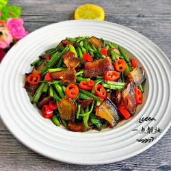 野芹菜炒腊肉的做法[图]