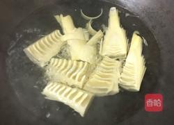 红烧肉焖春笋的做法图解2