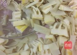 红烧肉焖春笋的做法图解3