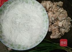 蒜蓉牡蛎蒸粉丝的做法图解1