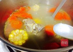 胡萝卜玉米栗子脊骨汤的做法图解6