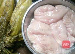 香辣酸菜炒肥肠的做法图解1