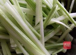 肉小炒芹菜的做法图解1