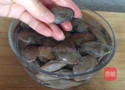 辣椒炒花甲的做法图解1