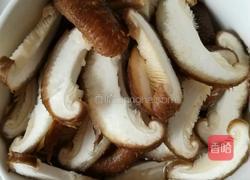 香菇肉末烧豆腐的做法图解1