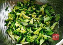 肉末西兰花的做法图解3