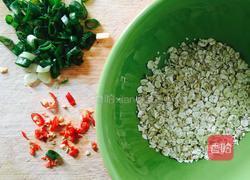 葱香燕麦鸡蛋饼的做法图解2