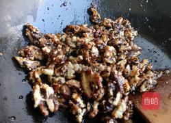 琥珀核桃仁的做法图解3