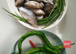 辣椒炒小鱼的做法图解1