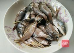 辣椒炒小鱼的做法图解2