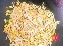 黄豆芽炒肉的做法图解8