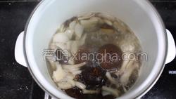 菌菇大骨汤的做法图解25