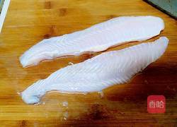 小炒巴沙鱼柳的做法图解1