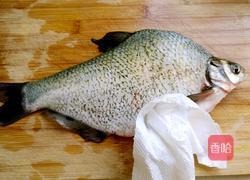 红烧鳊鱼的做法图解1