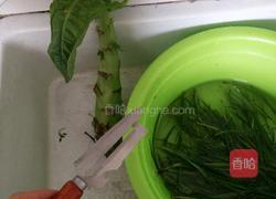 韭菜炒莴苣的做法图解1