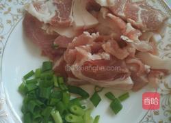 辣白菜炒五花肉土豆片的做法图解1